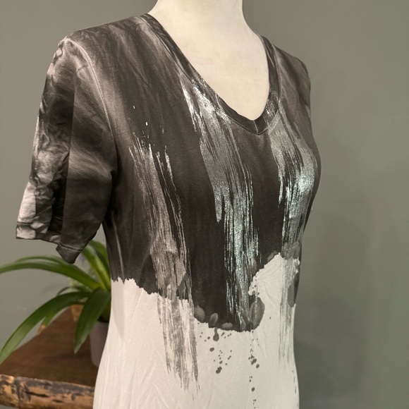 Eva Kayan T-Shirt - Picture 2 of 11